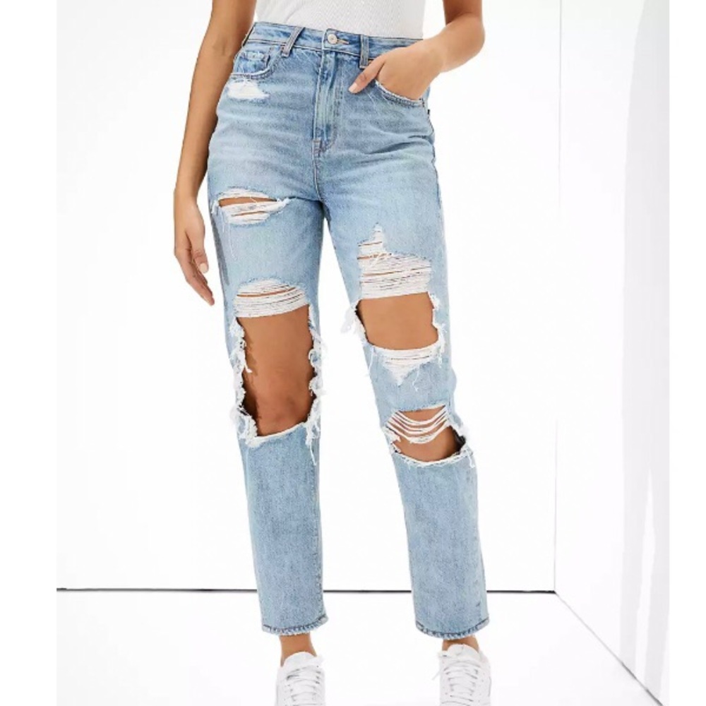 American Eagle Highest Rise Mom Jeans in size 2 Short